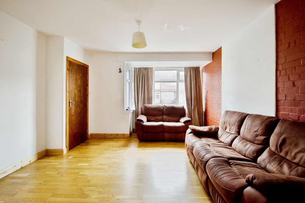 Property photo 2 of 22 Pbox-Img.Jpg