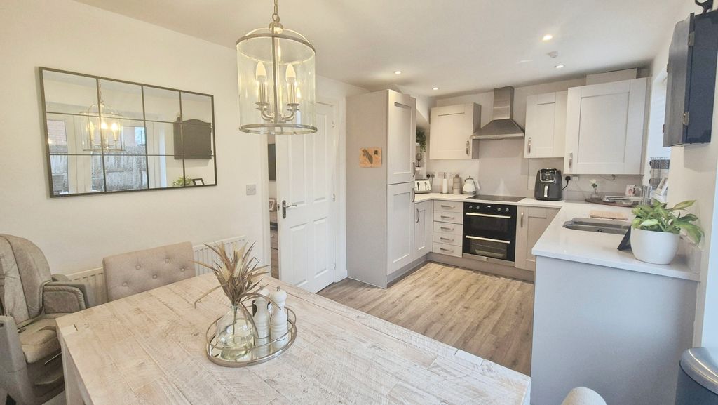 Property photo 3 of 18 F820E0Cb-1000083232