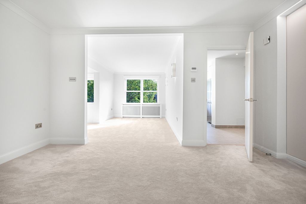 Property photo 2 of 27