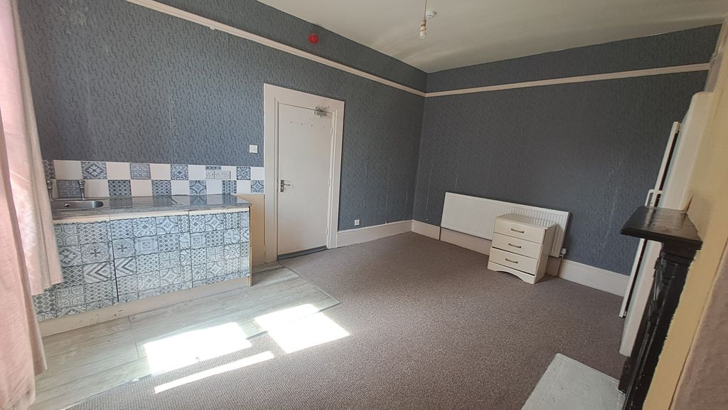 Property photo 1 of 7 2 Beech Grove, Bingley, Bd16 1Ab (Room 3)