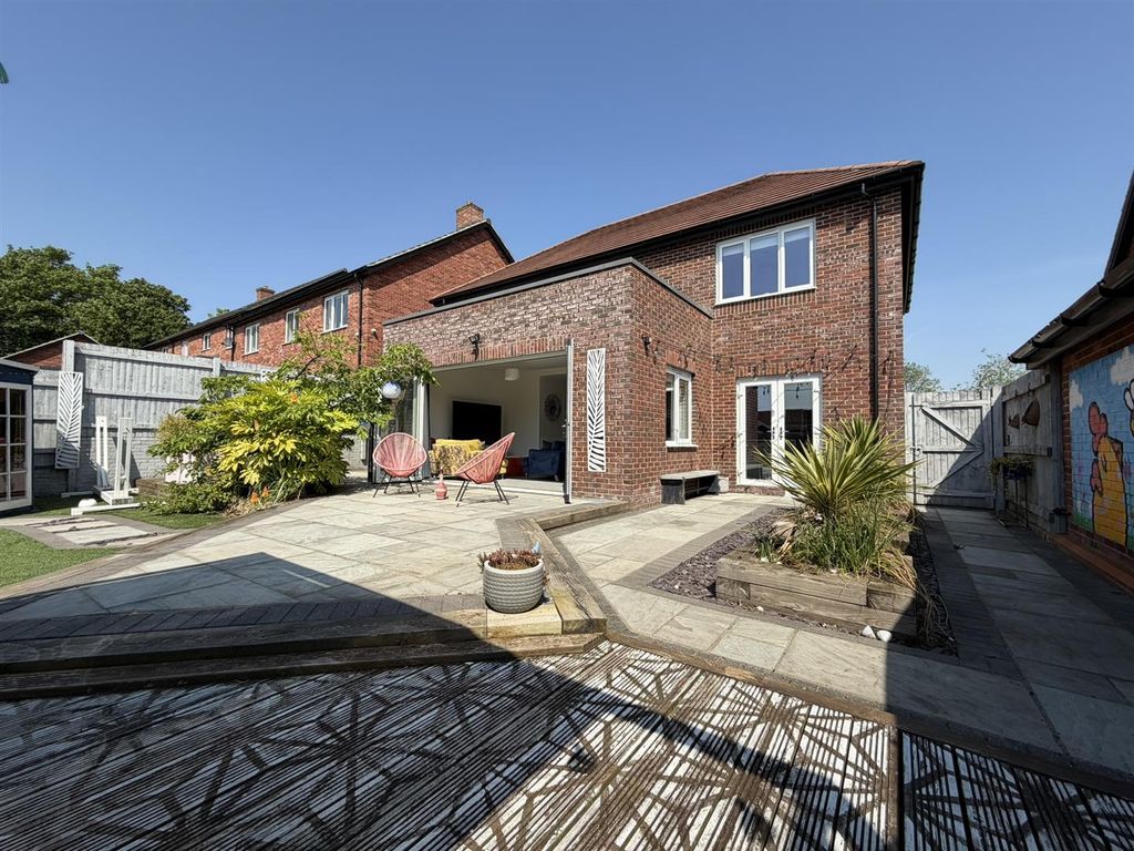 Additional image 35 of 5 bed property for saleButtercup Drive, Daventry NN11