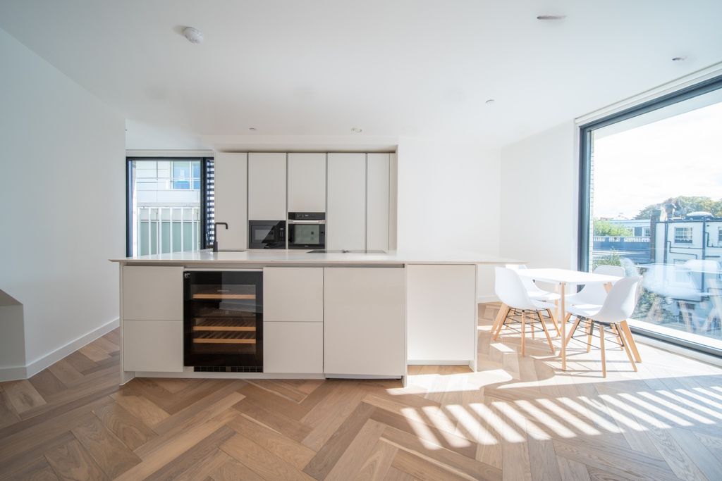 Property photo 3 of 42