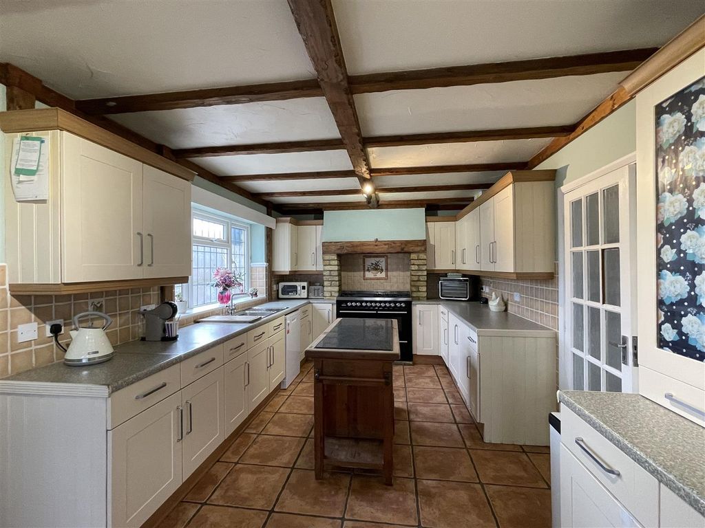 Property photo 2 of 18 Kitchen