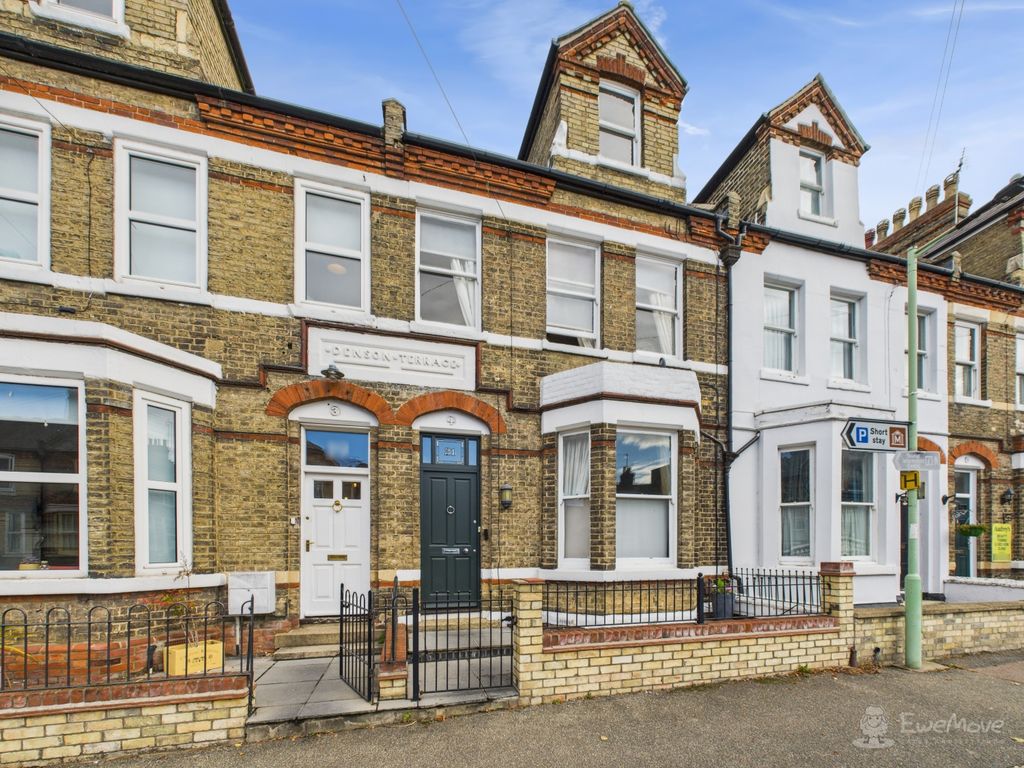 Property photo 1 of 25 Front Of House- Mark Stephens Ewemove Newmarket An