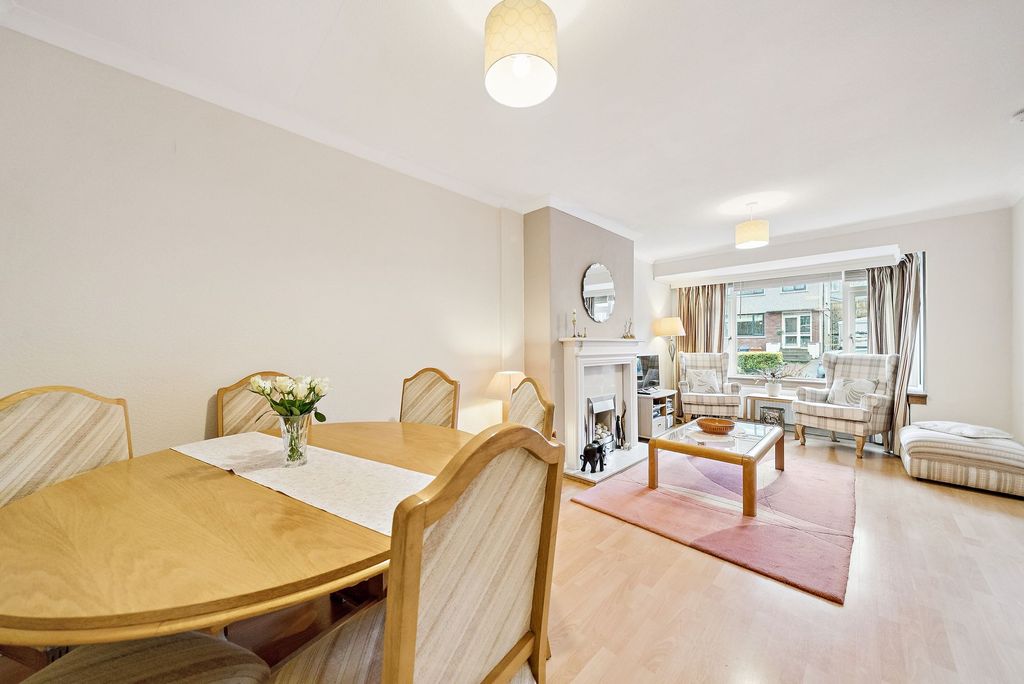 Property photo 2 of 24