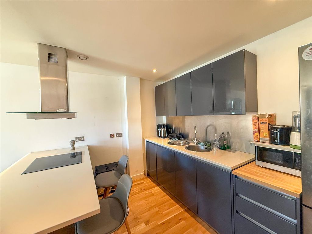 Property photo 3 of 11 Vantage-Quay-8.Jpg