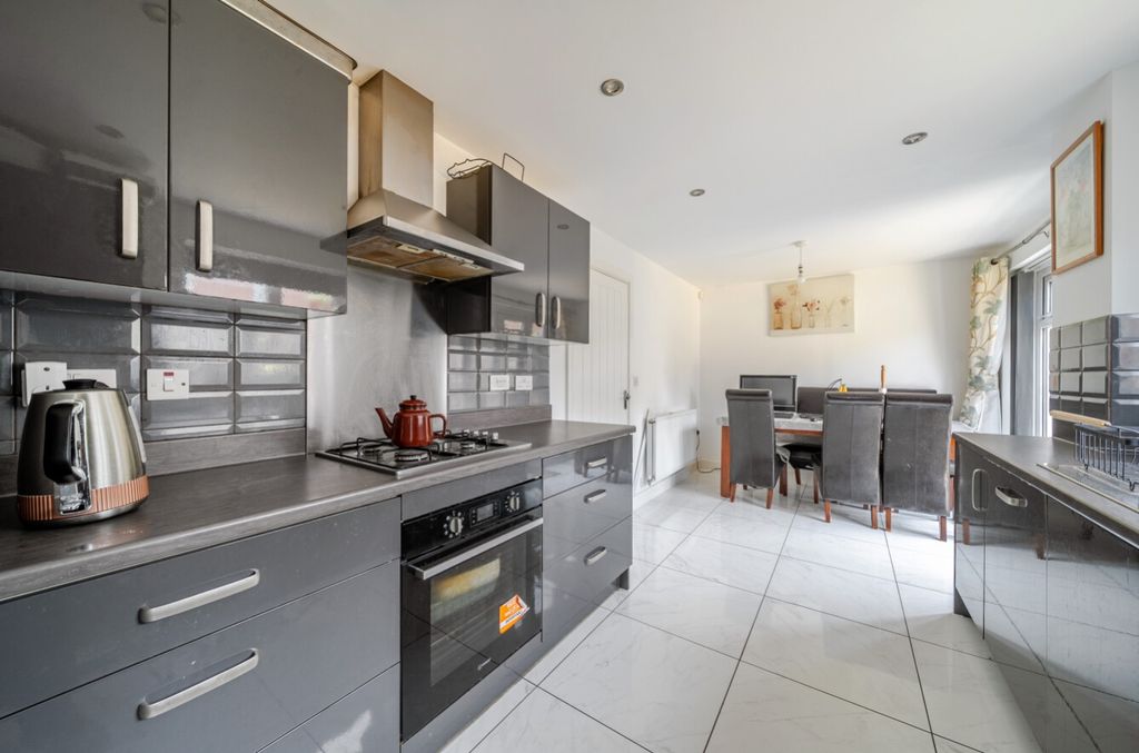 Property photo 2 of 22 9-6A79Cccf85A30-1502455-19Febc364d237-9-9