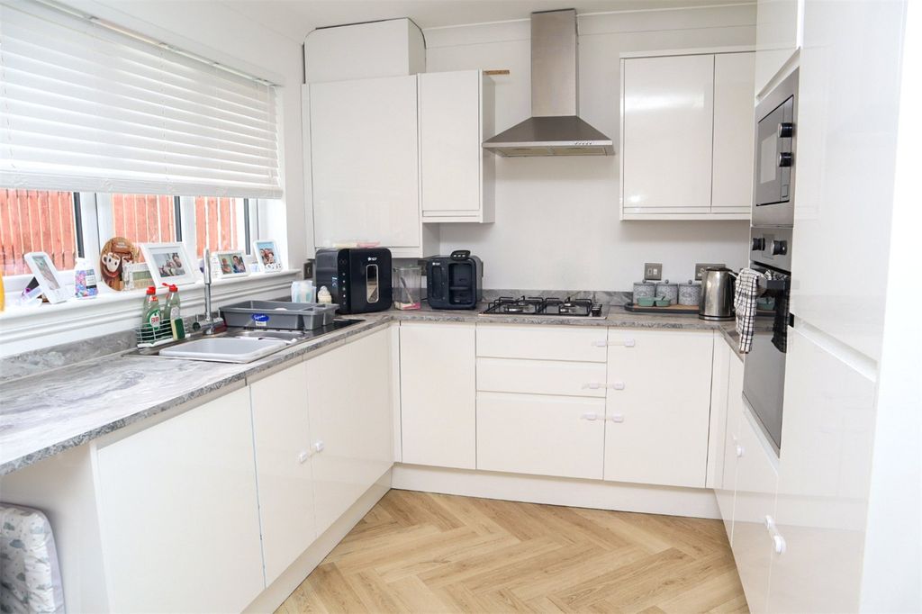 Property photo 2 of 16 Kitchen/Diner