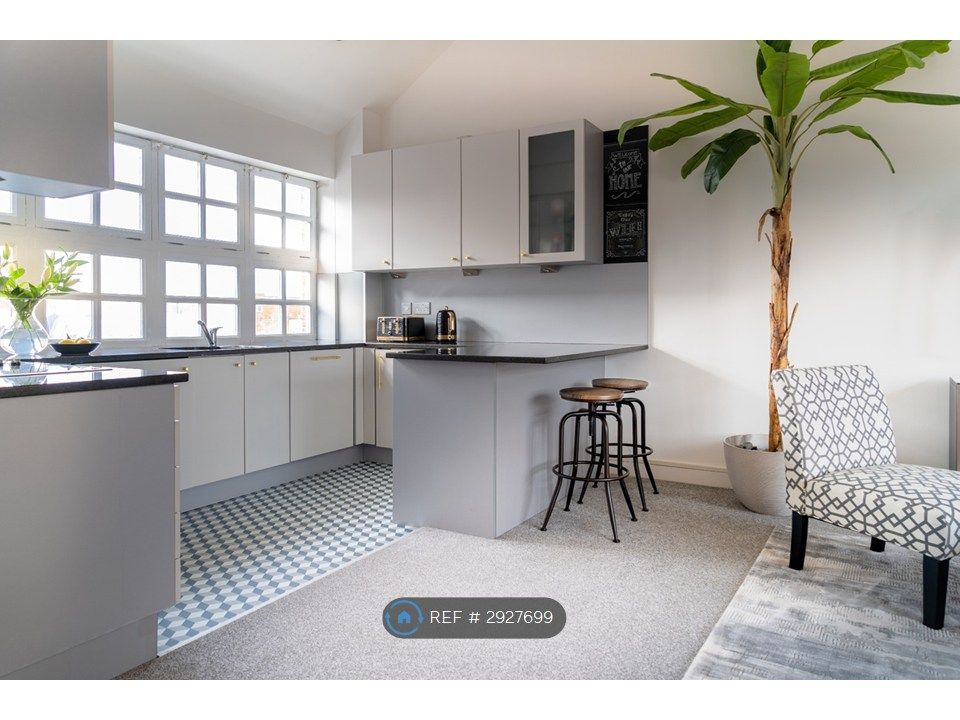 Property photo 2 of 24 ? Modern Kitchen With Breakfast Bar