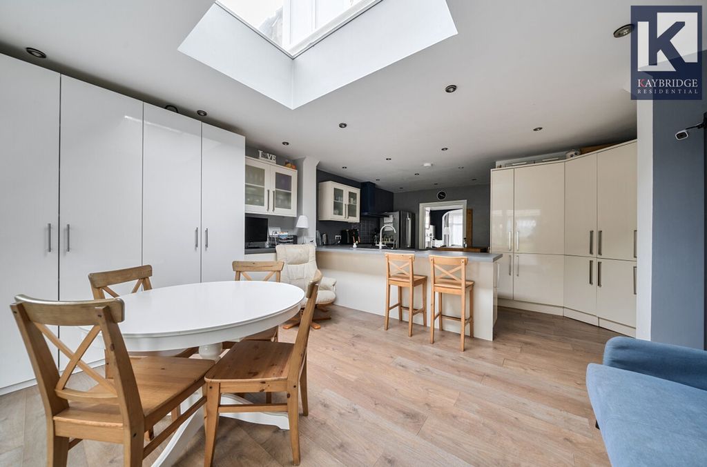 Property photo 3 of 18 Malden Road, Cheam - Sm3 8Qy