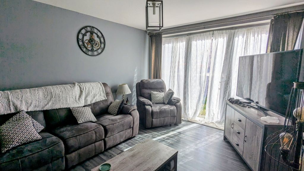 Property photo 2 of 15 1000030133