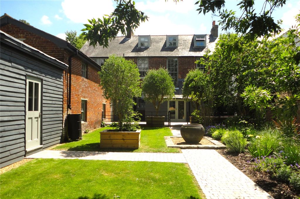 Property photo 2 of 35 Picture No. 81
