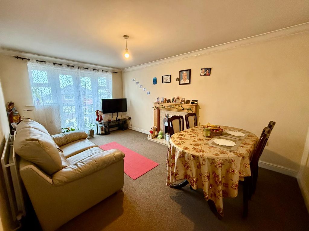 Property photo 3 of 8