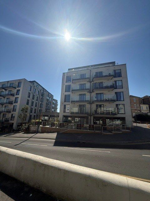 Property photo 1 of 16 2 Bed Flat To Rent West Coast, Bournemouth Bh2