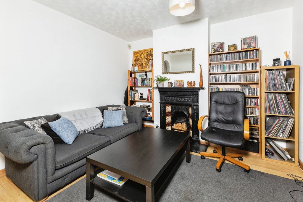 Property photo 3 of 20