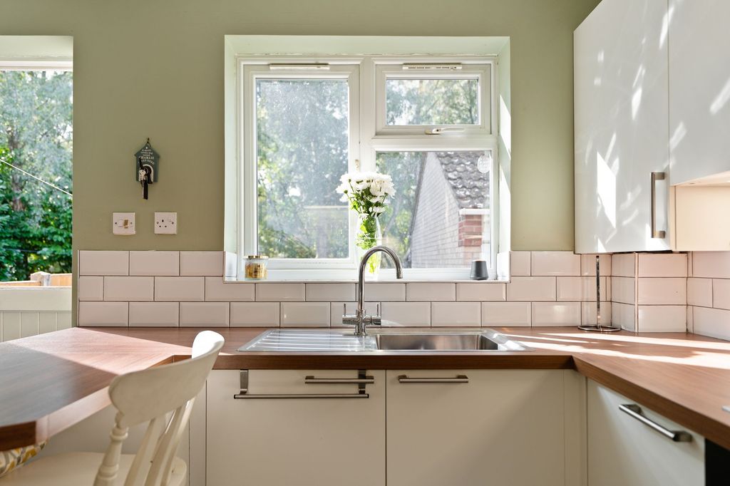 Property photo 2 of 16 Breakfast Kitchen