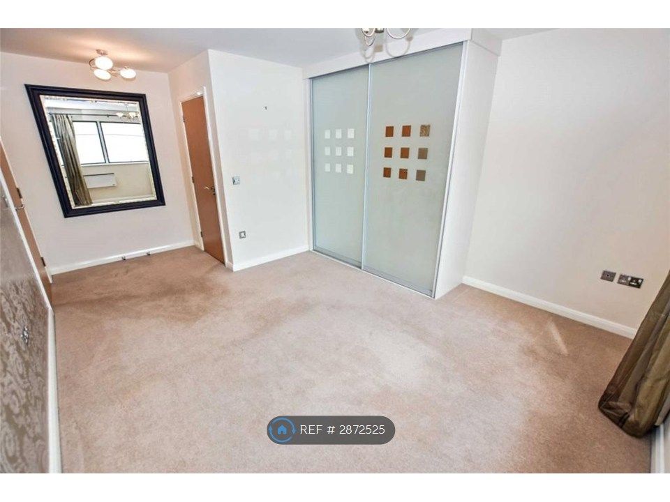 Property photo 3 of 10 Master Bedroom