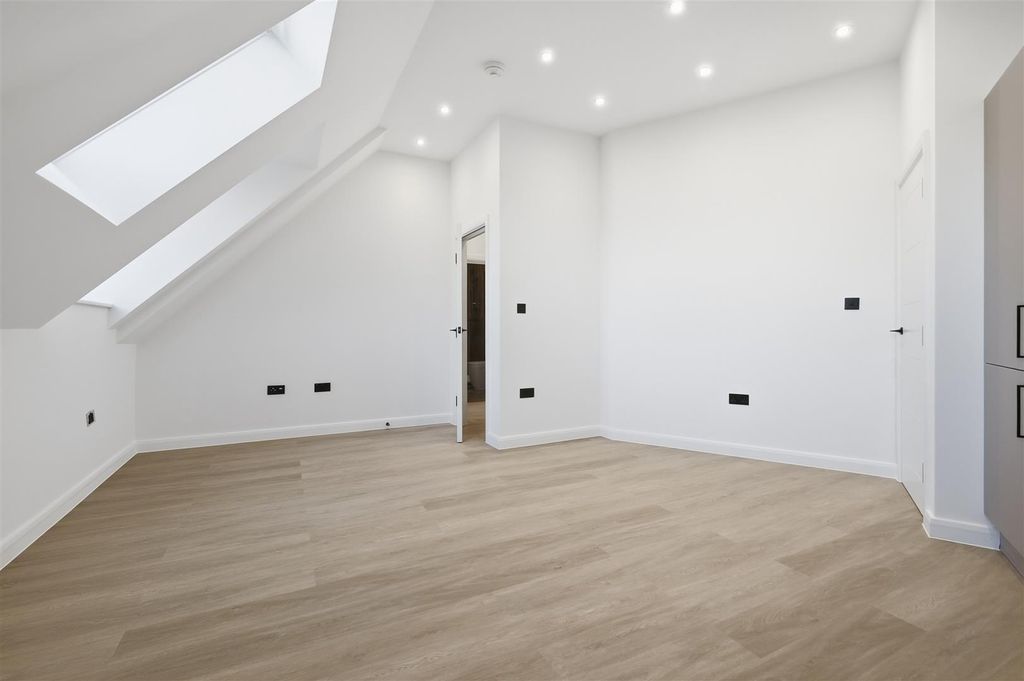 Property photo 2 of 8 008_Img_0300.Jpg