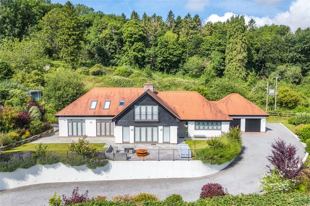 Property photo 1 of 16 Hillview