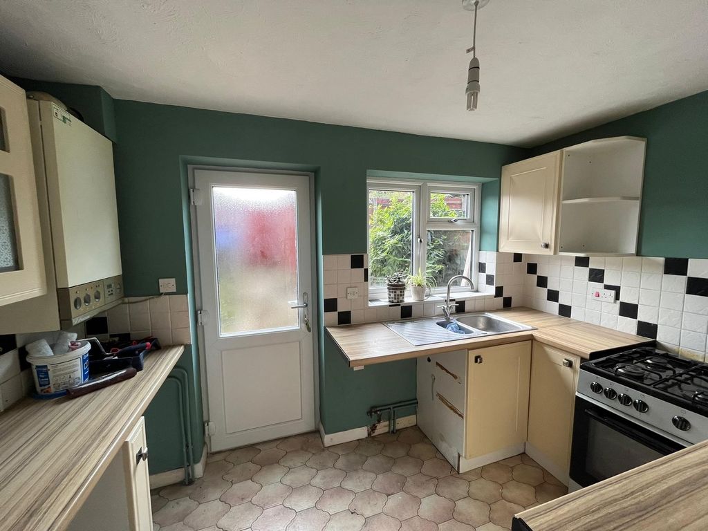 Property photo 3 of 7 Kitchen