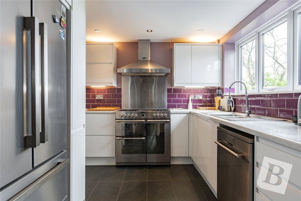 Property photo 2 of 18 Kitchen