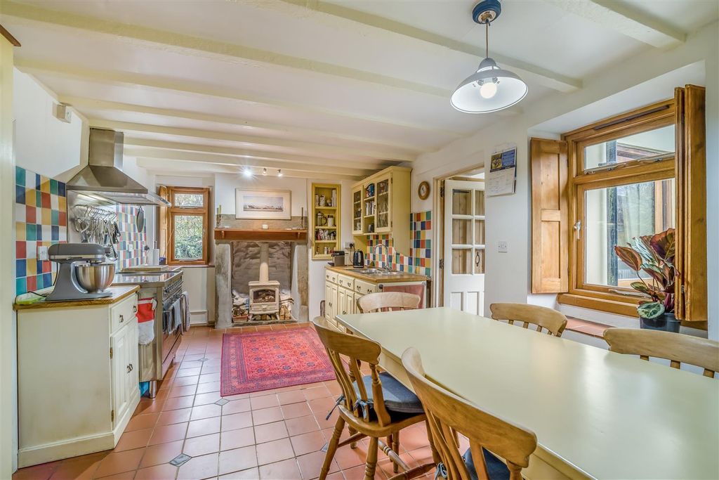 Property photo 2 of 31