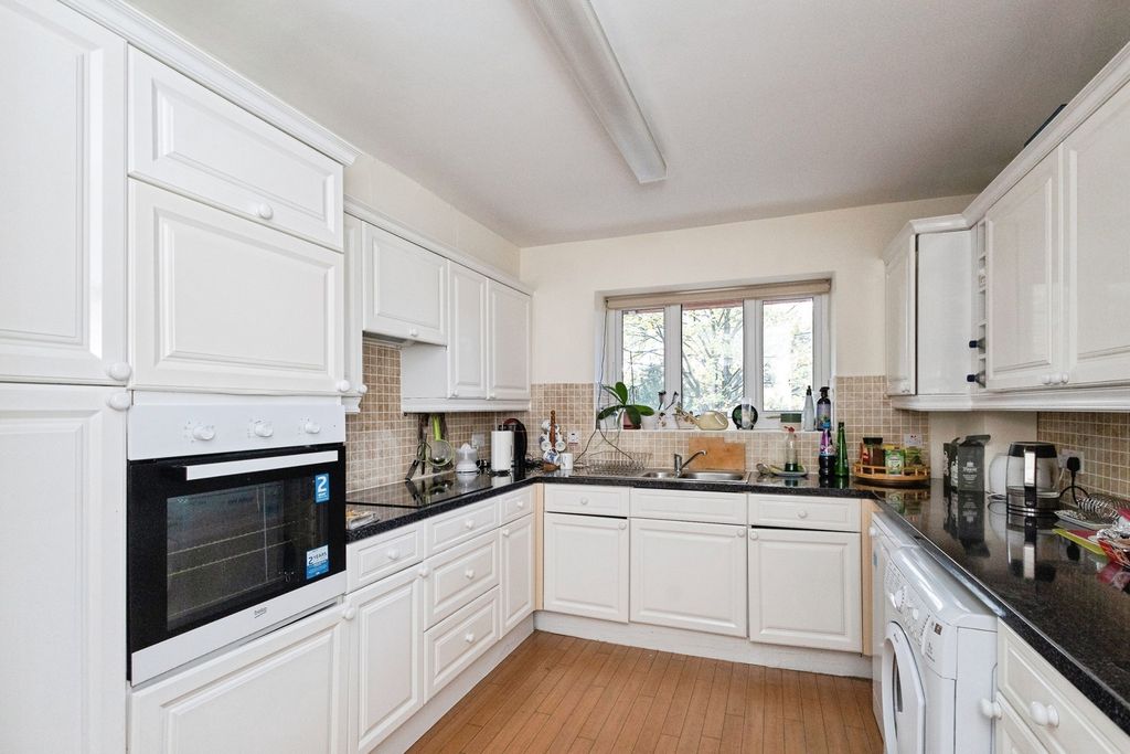 Property photo 3 of 17 Photo