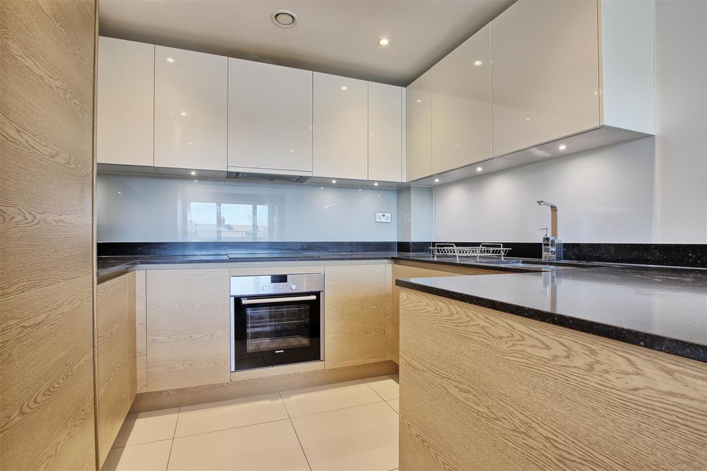 Property photo 2 of 13 Kitchen 3.Jpg