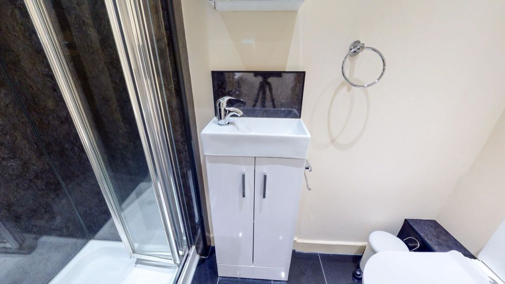 Property photo 3 of 8 Bathroom
