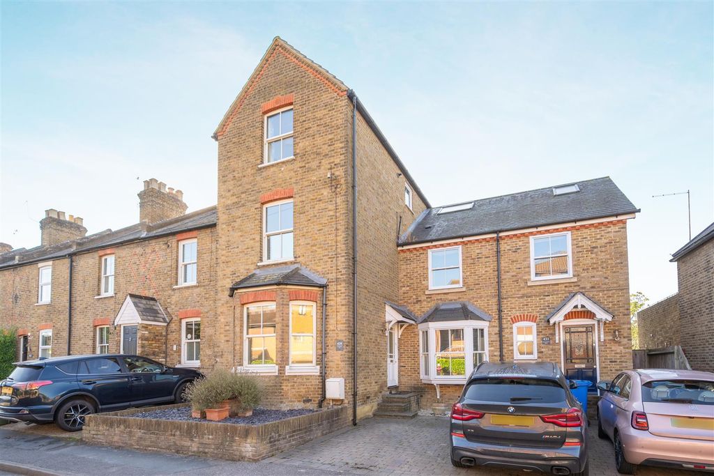 Property photo 1 of 11