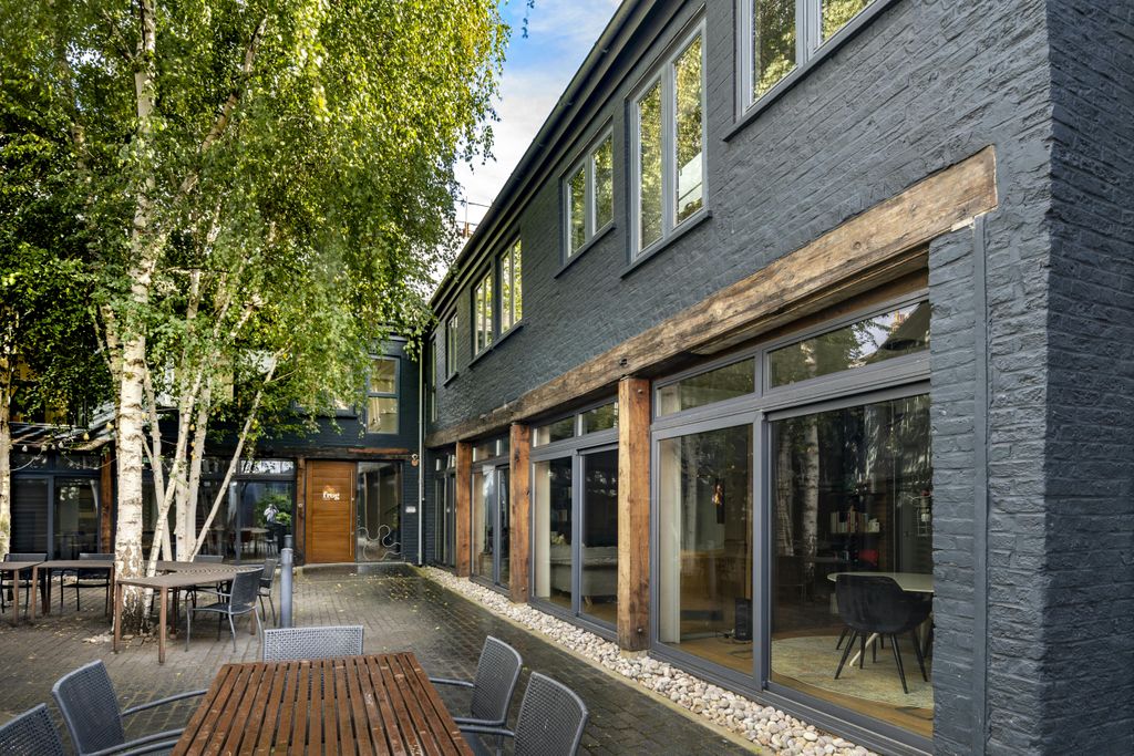 Property photo 1 of 12 The Mews 1A Birkenhead Street London WC1H 8Ba  Exterior.Jpg