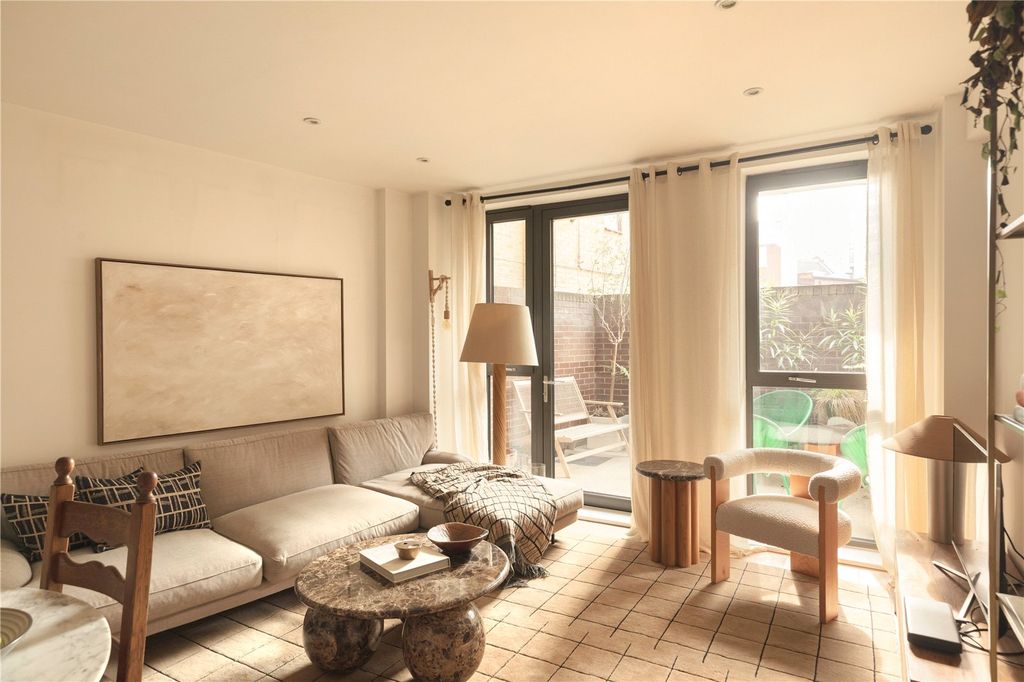 Property photo 1 of 22 Picture No. 04