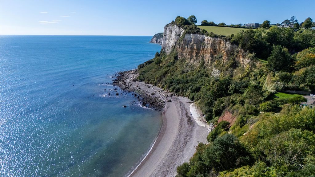 Property photo 2 of 23 Image