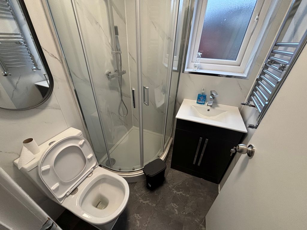 Property photo 3 of 6 Bathroom