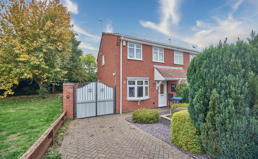 Property photo 1 of 10 Newquay Close Front.Png