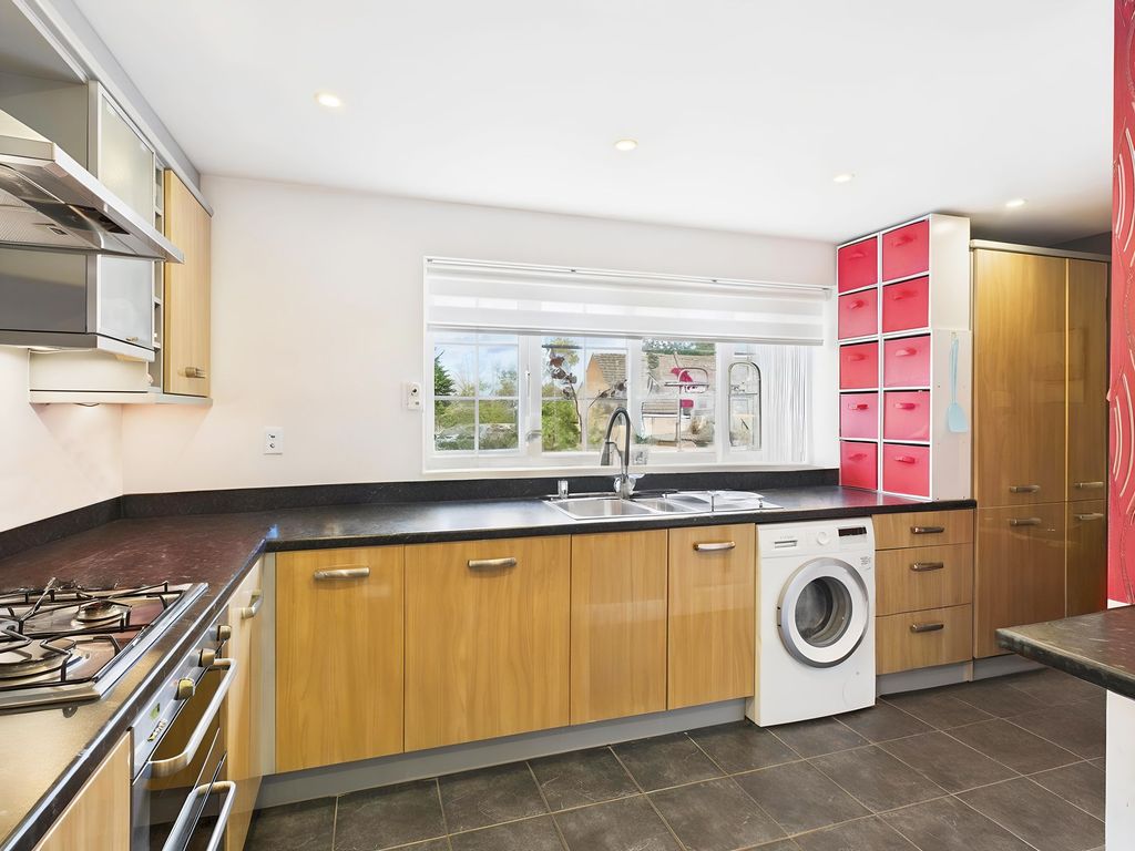 Property photo 2 of 28 Kitchen