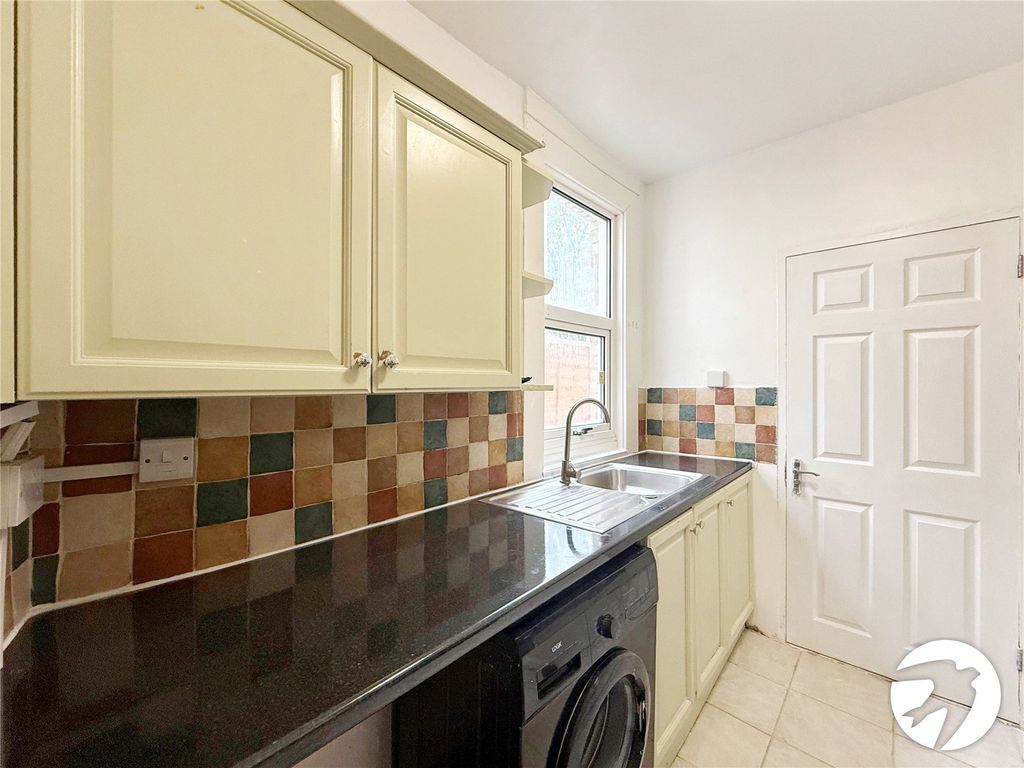 Property photo 3 of 11 Picture No. 14