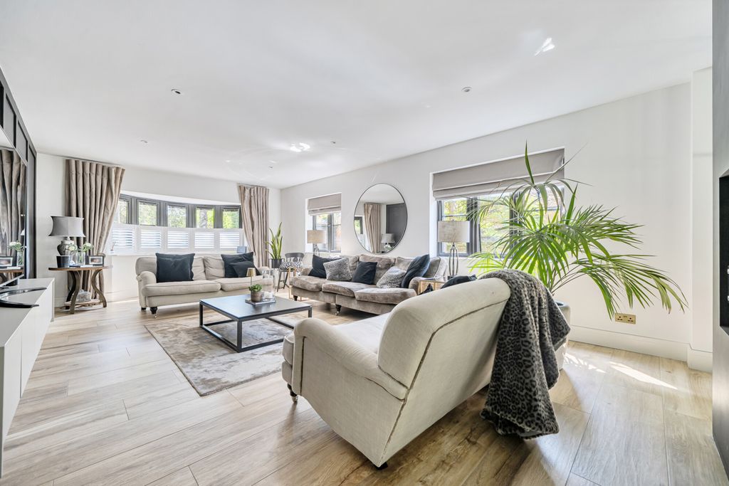Property photo 2 of 24 1447927-1-69Ef608...
