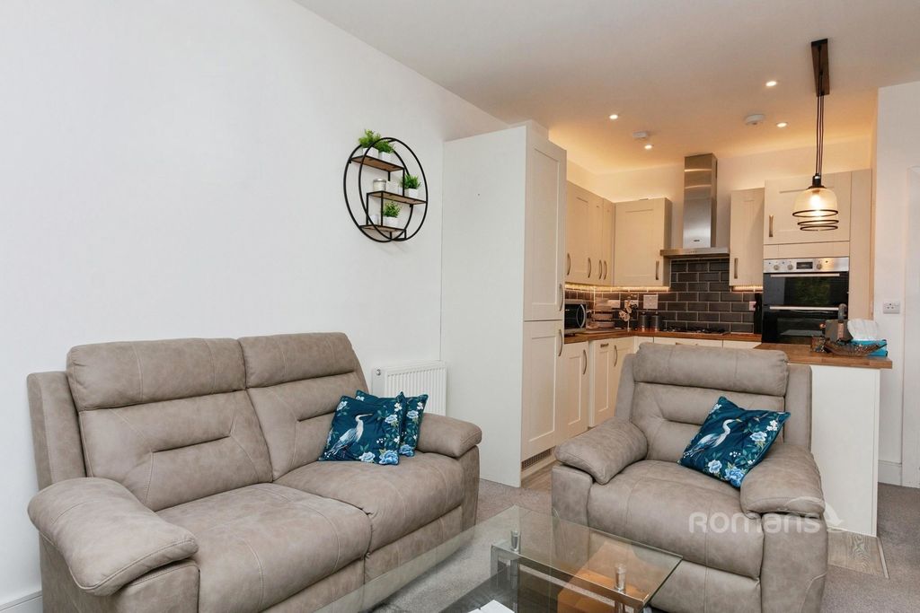 Property photo 3 of 10 Pbox-Img.Jpg