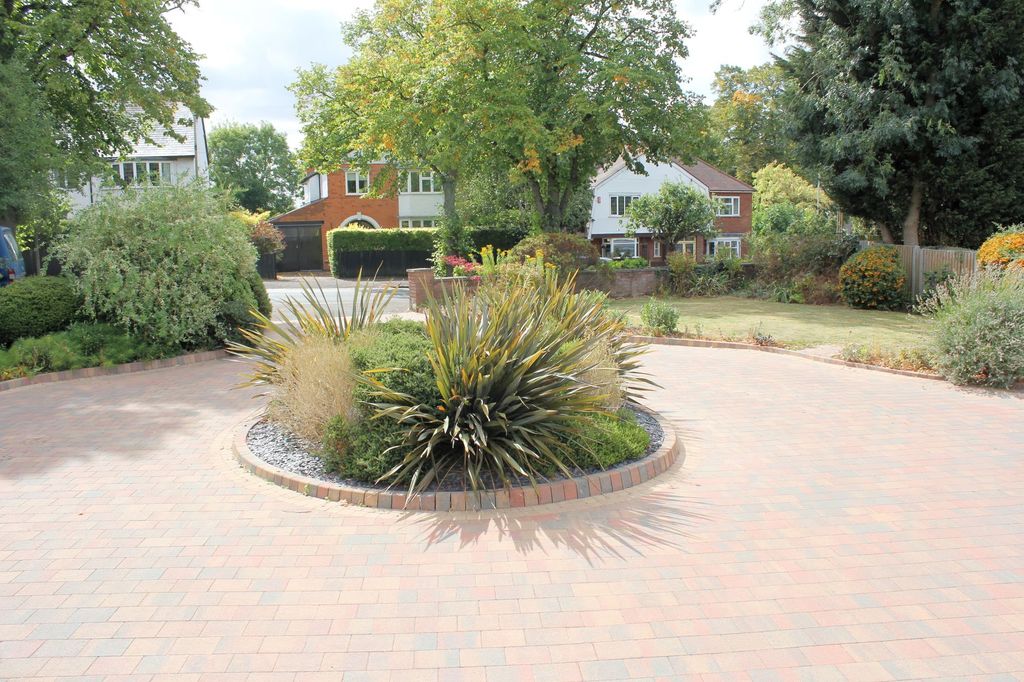 Property photo 2 of 28