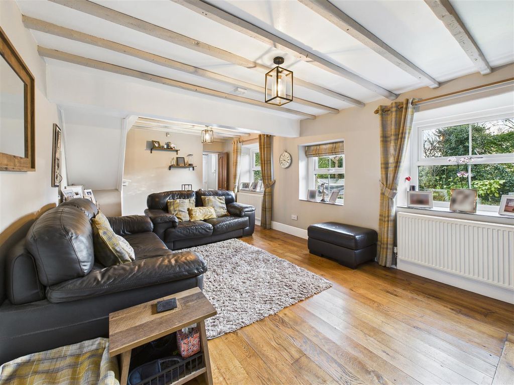 Property photo 2 of 22 Living Room