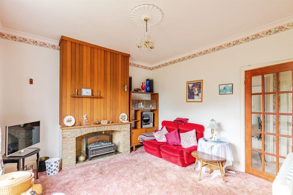 Property photo 3 of 21