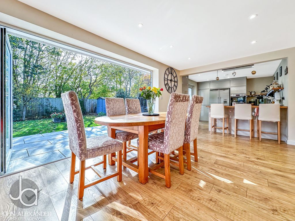 Property photo 2 of 32 20251101_120916476_0.5