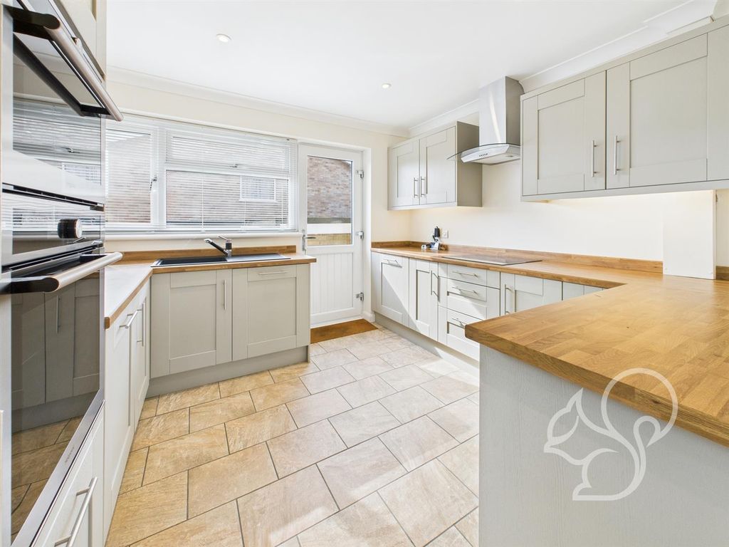 Property photo 2 of 18 Kitchen