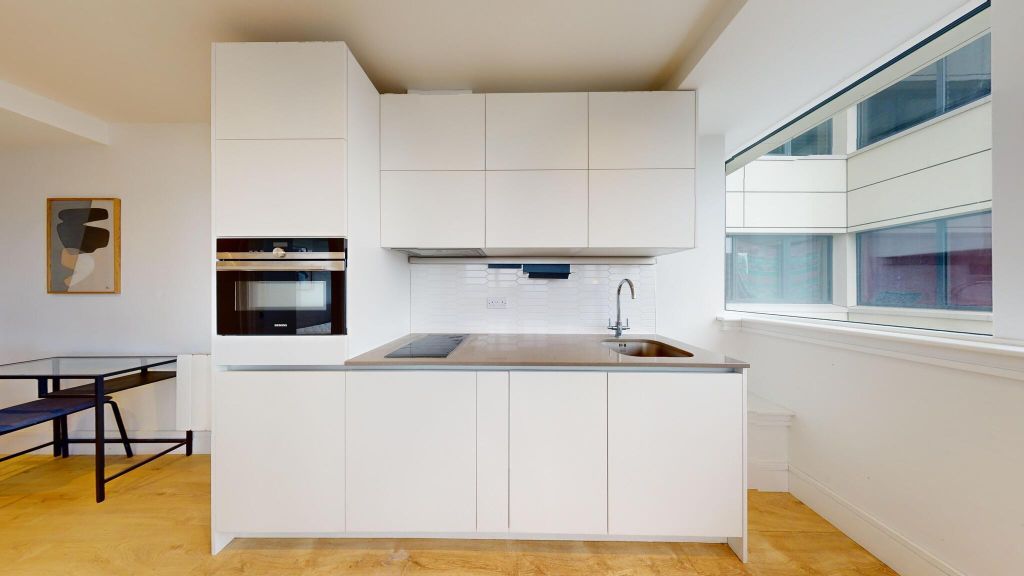 Property photo 3 of 12 Kitchen