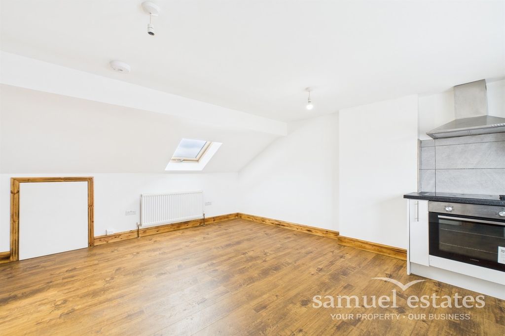 Property photo 3 of 6 Studio / Reception