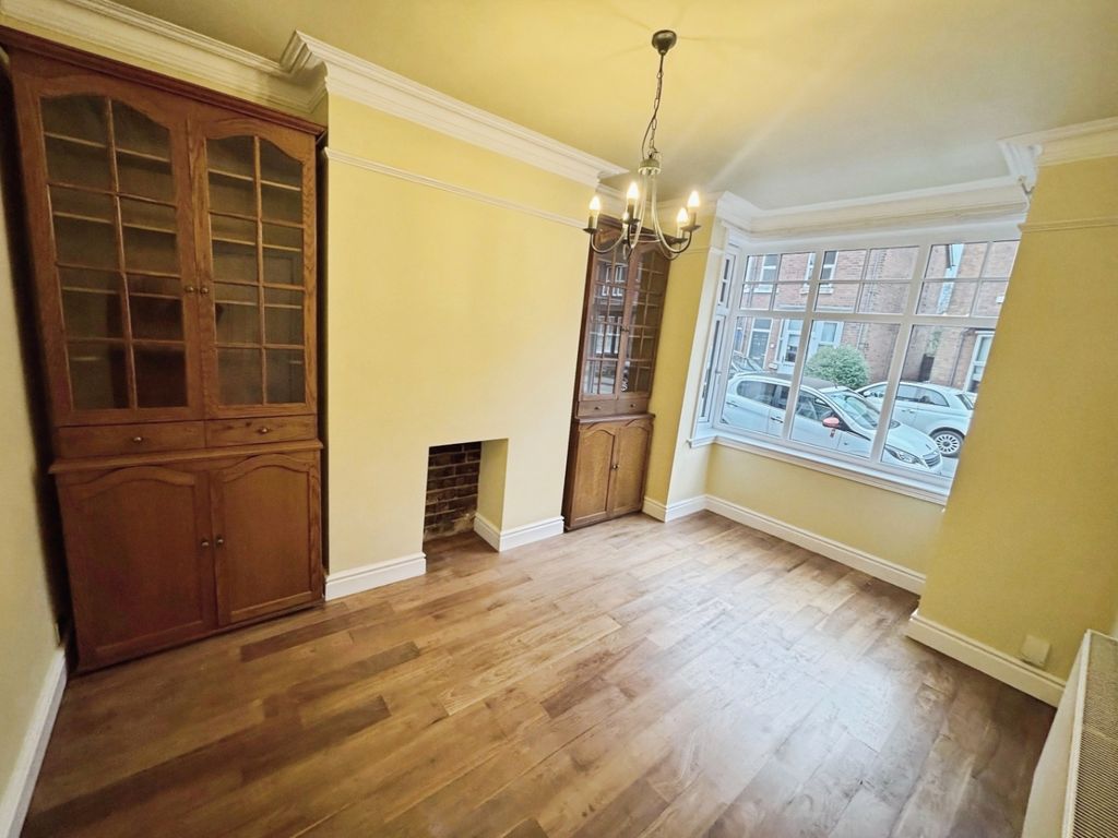 Property photo 3 of 15 Lounge