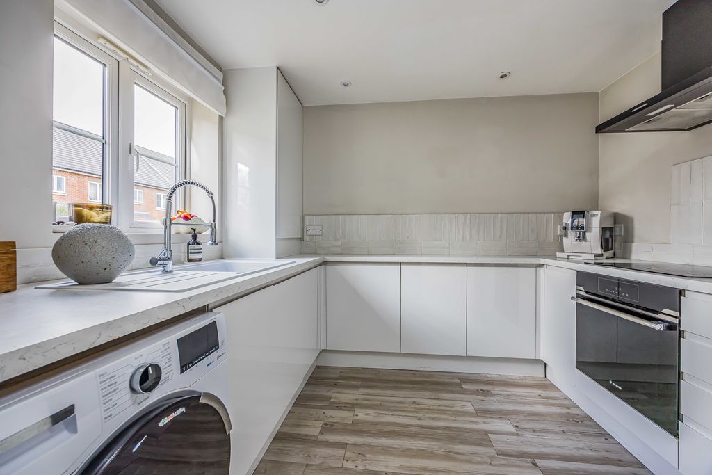 Property photo 3 of 18 Photo 12