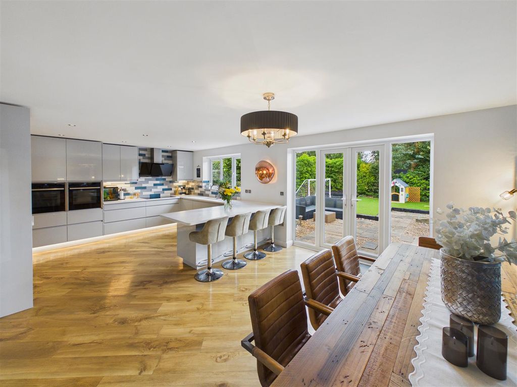 Property photo 2 of 24 Dining Kitchen