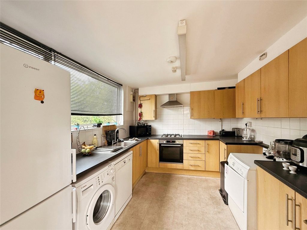Property photo 3 of 11 Kitchen